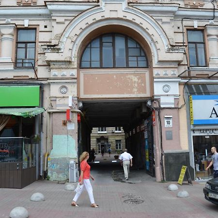 Hostel Kreschatik Kiev Bagian luar foto