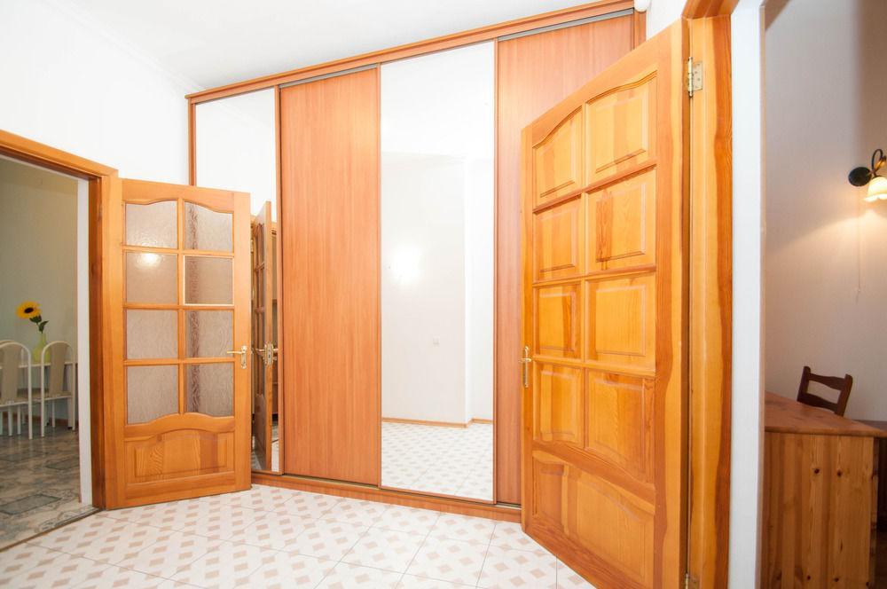 Hostel Kreschatik Kiev Bagian luar foto