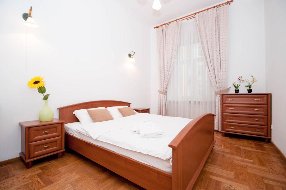 Hostel Kreschatik Kiev Bagian luar foto