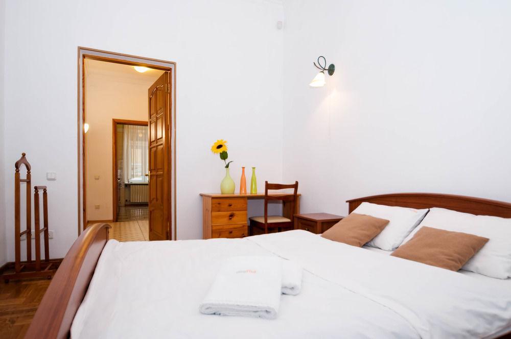 Hostel Kreschatik Kiev Bagian luar foto