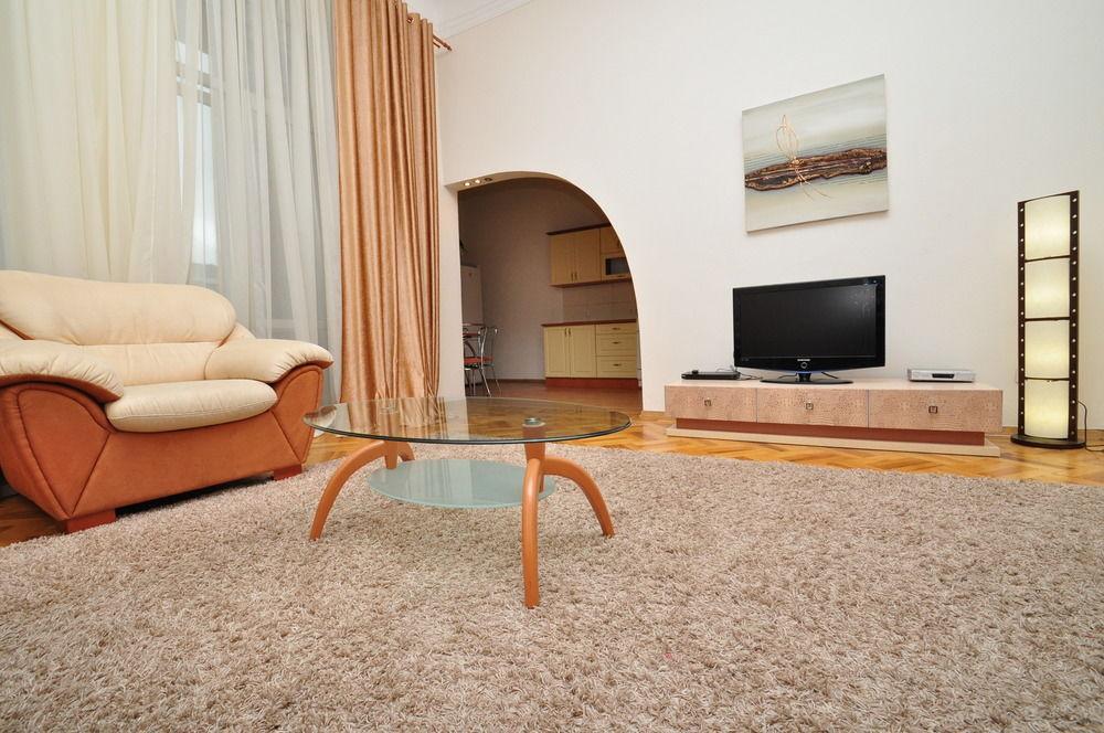 Hostel Kreschatik Kiev Bagian luar foto